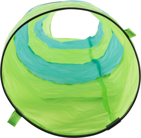 Grüner und blauer Tunnel aus Stoff, spiralförmig mit schwarzem Rand.