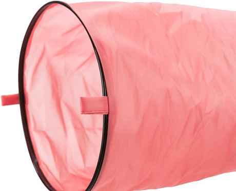 Rosa Tunnel mit schwarzem Rand und zwei seitlichen Laschen, leicht durchsichtig.