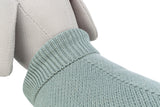 Hundemantel aus mintgrünem Stoff mit grobem Strickmuster, daneben ein plüschähnlicher Stoff in Beige.
