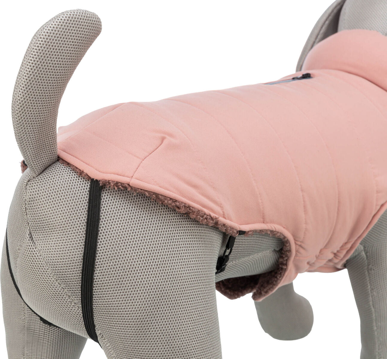 Rosa Hundemantel auf einem grauen Hundemodell mit sichtbarem Reißverschluss und weicher Innenfütterung.