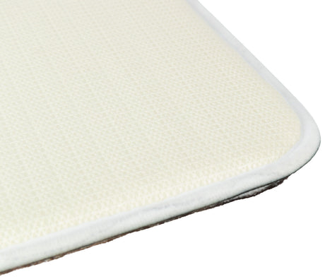 Beige Matte mit strukturierter Oberfläche und abgerundeten Ecken, weiß umrandet.