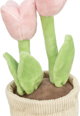 Weiches Spielzeug in Form von rosa Blüten und grünen Blättern in einem beige-gestreiften Topf.