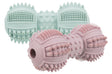 Zwei stachelige, zylinderförmige Gummispielzeuge in Rosa und Hellgrün mit Texturmustern.