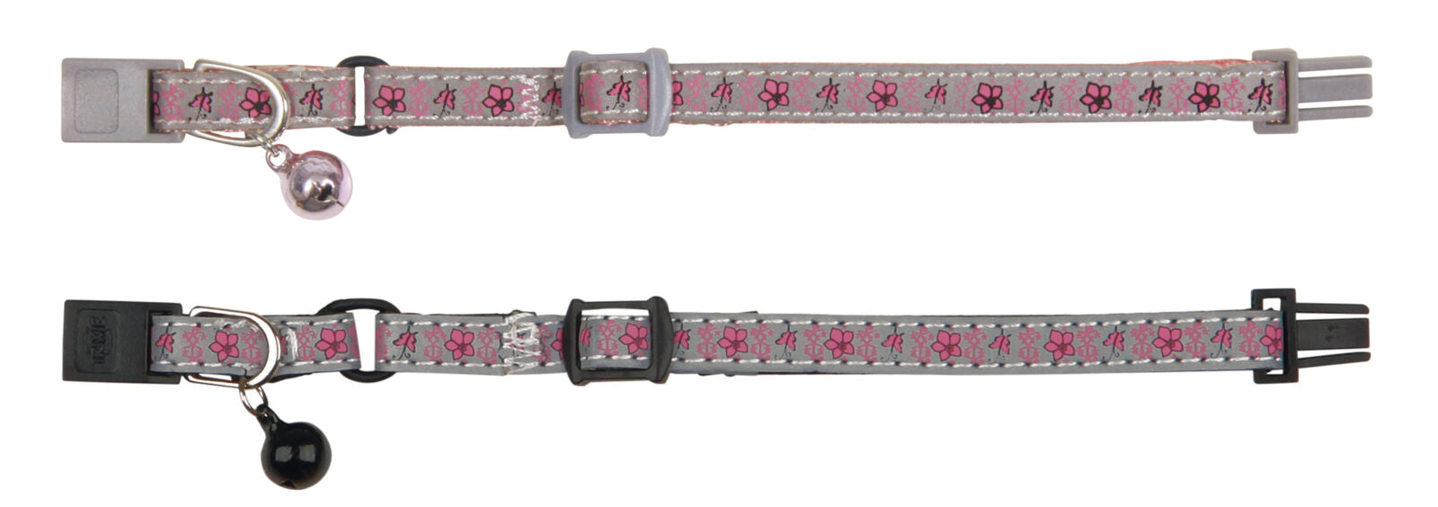Zwei graue Halsbänder mit rosa Blumenmuster, jeweils mit einer Glocke, eines mit silberner, das andere mit schwarzer.