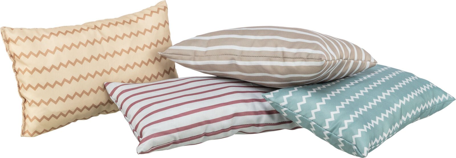 Vier dekorative Kissen mit Zickzack- und Streifenmustern in Beige, Braun, Grau, Rot und Blau, übereinander gestapelt.