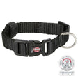 Schwarzes Hundehalsband mit Kunststoffverschluss und Metallring, Text "TRIXIE" auf Verschluss, Zertifikat unten rechts.