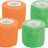 Vier Rollen elastische Bandage in Orange und Grün mit weißem Innenkern auf weißem Hintergrund.