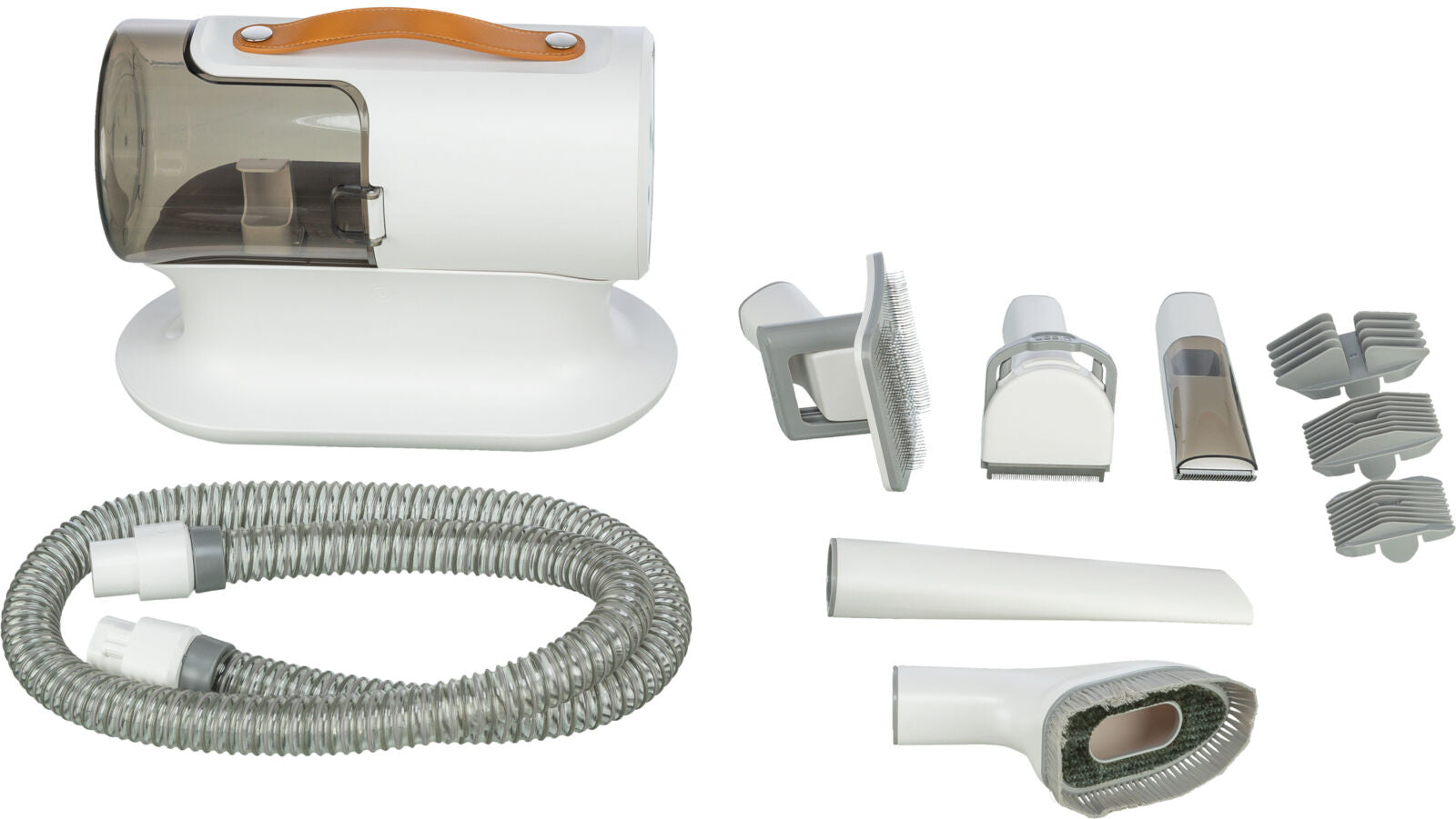 Ein weißer Staubsauger mit braunem Griff, durchsichtigem Behälter, Schlauch und verschiedenen Aufsätzen.