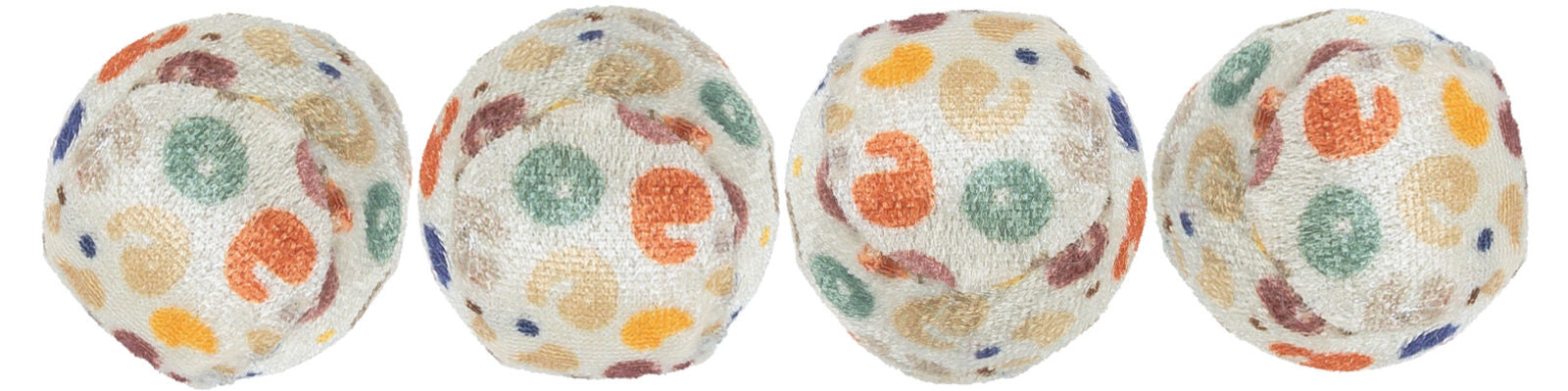 Vier helle Stoffbälle mit bunten Punkten in Grün, Orange, Gelb und Blau auf weißem Hintergrund.