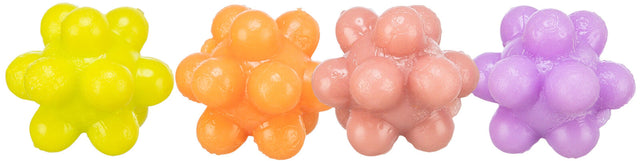 Vier rundliche, strukturierte Objekte in Gelb, Orange, Rosa und Lila nebeneinander auf weißem Hintergrund.