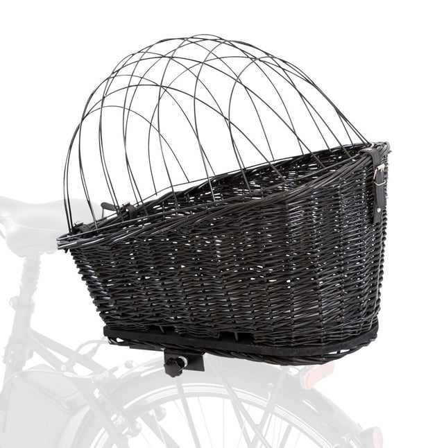 Ein schwarzer Fahrradkorb aus Geflecht und Draht, an einem Fahrrad befestigt, mit gewölbtem Gitter als Abdeckung.