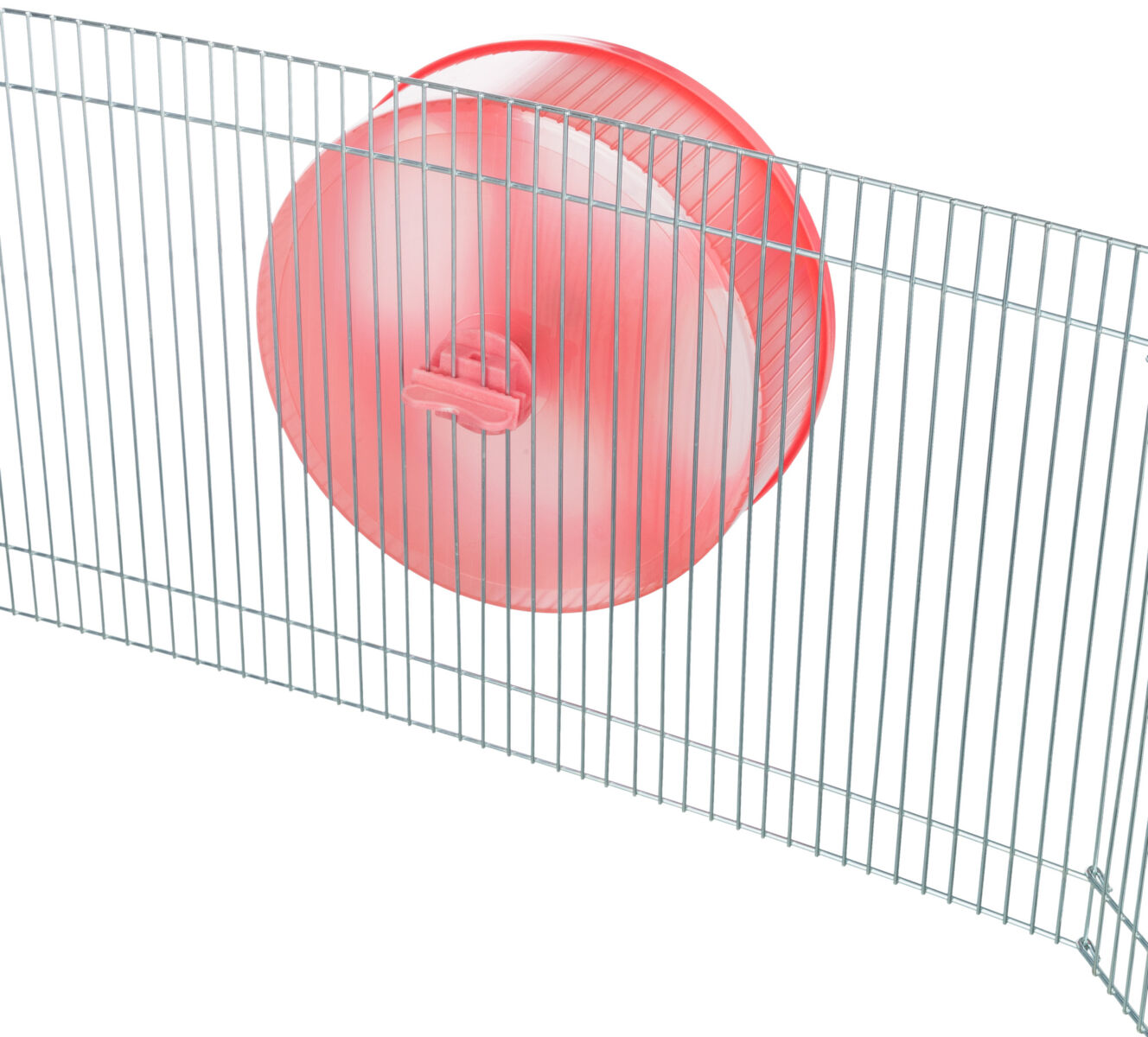 Metallgittergehege mit rotem Rad, das horizontal an den Streben befestigt ist.
