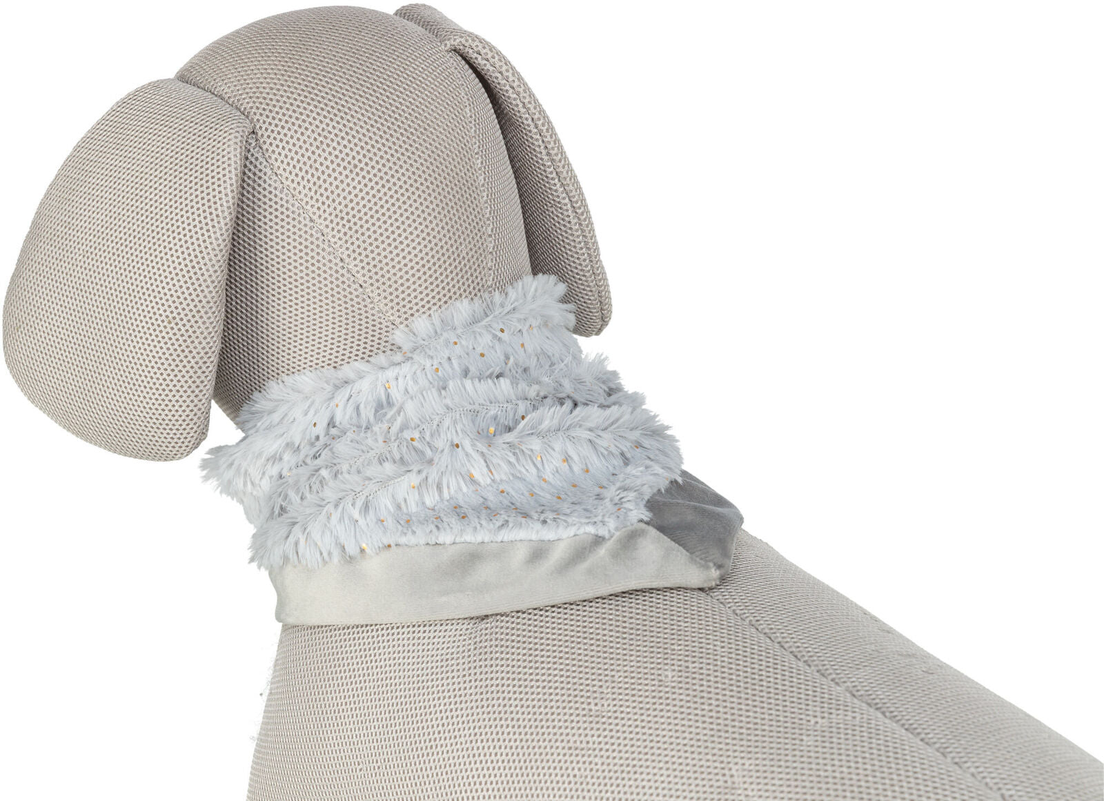 Graues Stoffmodell eines Hundes mit plüschigem weißem Schal mit goldenen Punkten um den Hals.